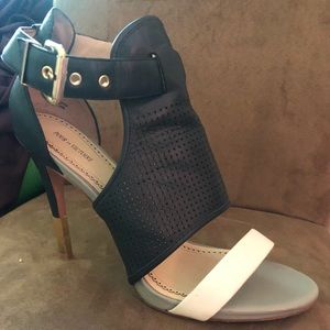 Pour la Victorie heels. Size 10